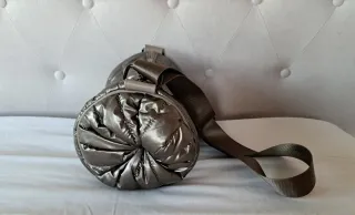 Bolso bandolera acolchado marrón brillante