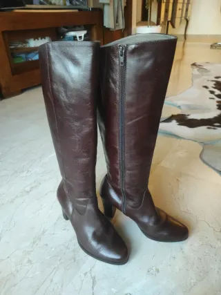 Botas altas de cuero marrones