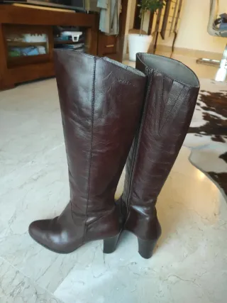 Botas altas de cuero marrones