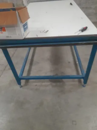 Banco de trabajo metálico