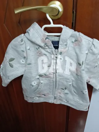 Sudadera Gap niña floral gris y rosa