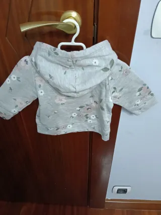 Sudadera Gap niña floral gris y rosa