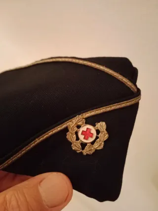Gorro Cruz Roja mujer antiguo .
