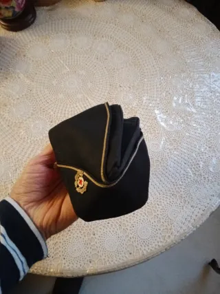 Gorro Cruz Roja mujer antiguo .