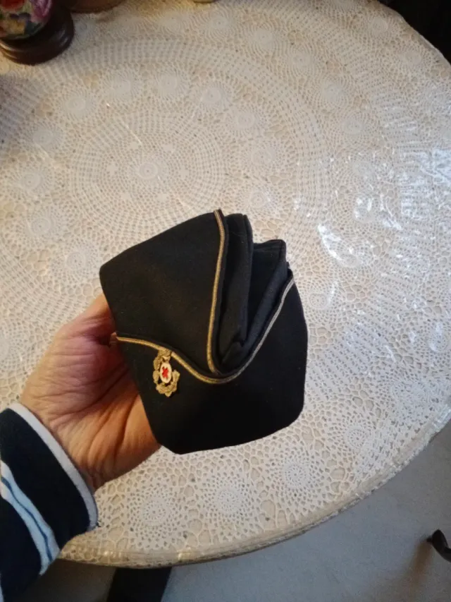 Berretto Croce Rossa donna vintage