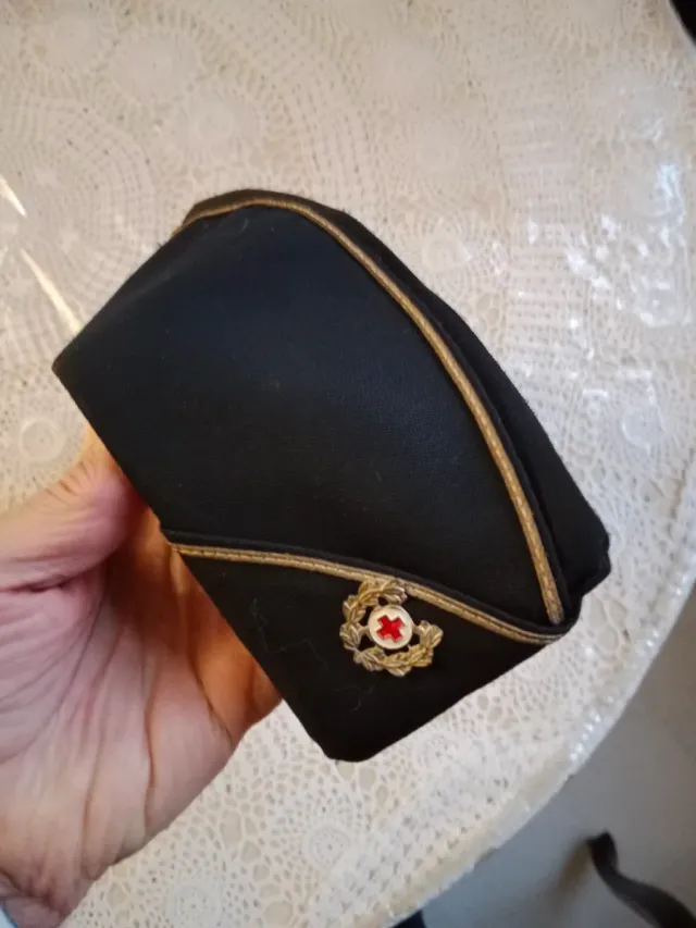 Berretto Croce Rossa donna vintage