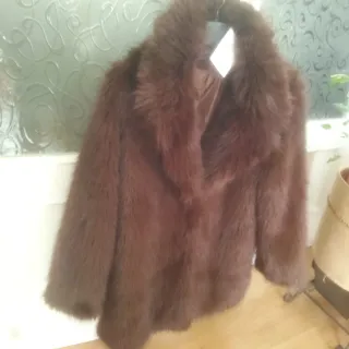 Abrigo pelo sintético marrón