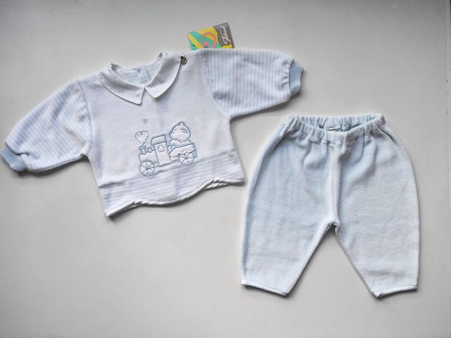 Set di due pezzi per neonato in blu (da indossare)