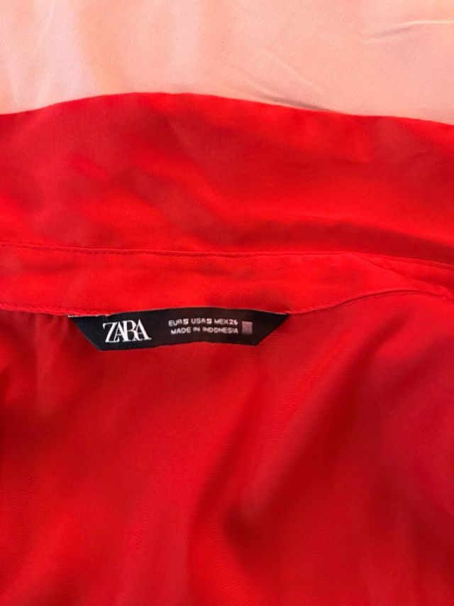 Camisa roja satinada