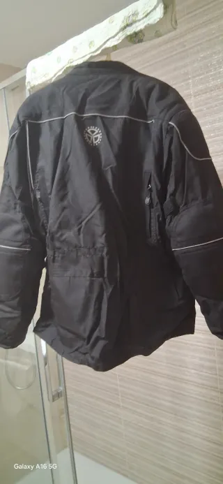 Chaqueta de moto negra