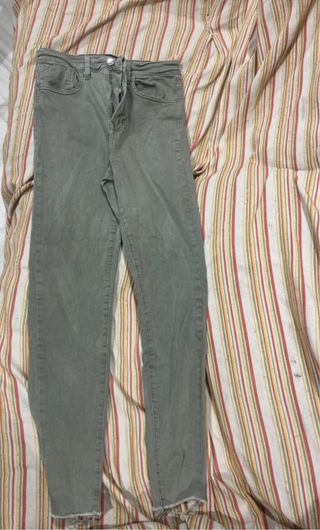 Pantalones vaqueros Stradivarius verdes