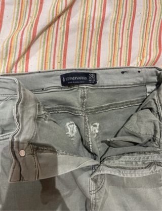 Pantalones vaqueros Stradivarius verdes
