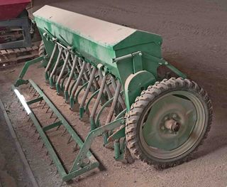 Sembradora 17 brazos de 2,60 metros.