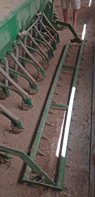 Sembradora 17 brazos de 2,60 metros.