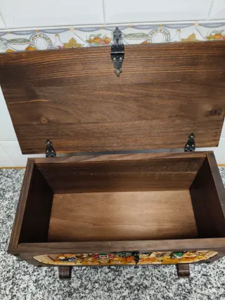 Arca de madera decorada