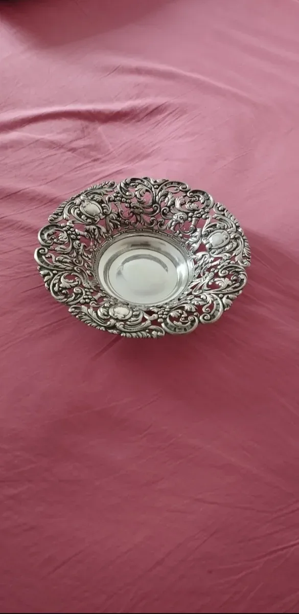 Centro de mesa vintage metal repujado baño plata