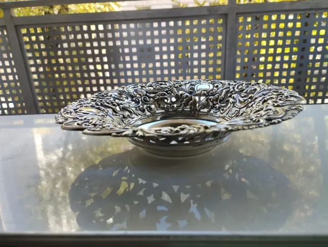 Centro de mesa vintage metal repujado baño plata