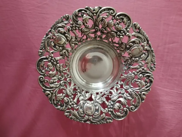 Centro de mesa vintage metal repujado baño plata