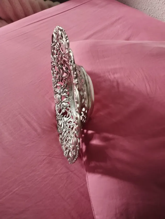 Centro de mesa vintage metal repujado baño plata