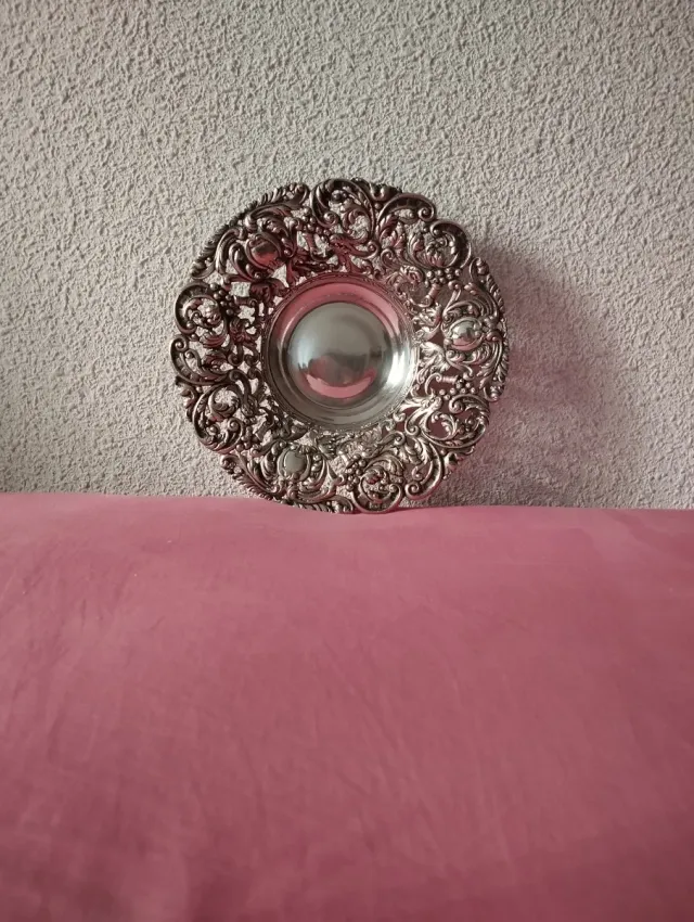 Centro de mesa vintage metal repujado baño plata