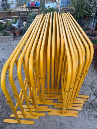 18 Uds Vallas peatonales amarillas.