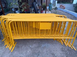 18 Uds Vallas peatonales amarillas.