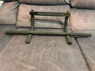 Barra de dominadas para puerta