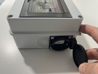 Cuadro de protecciones para cargador con schuko