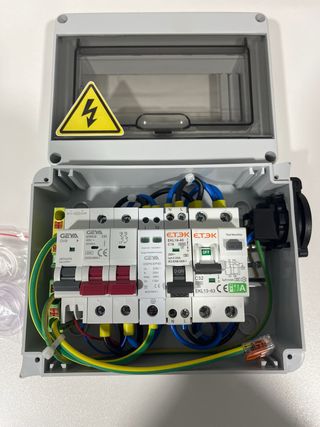 Cuadro de protecciones para cargador con schuko