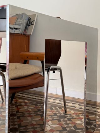 Mesa comedor cristal rojo patas cromo