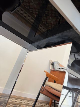 Mesa comedor cristal rojo patas cromo