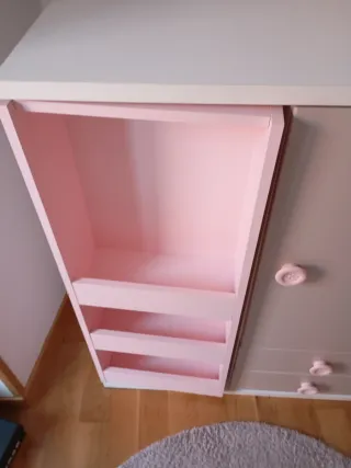 Armario infantil blanco y rosa