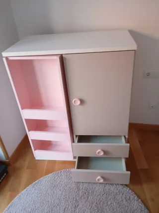 Armario infantil blanco y rosa