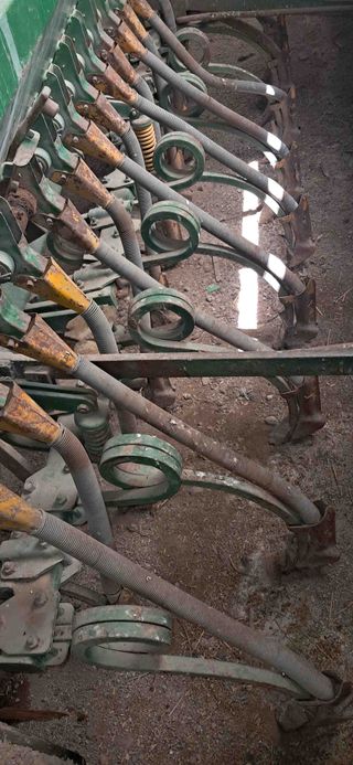 Sembradora 17 brazos de 2,35 metros.