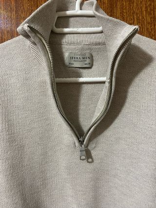 Jersey beige Sfera cuello alto cremallera