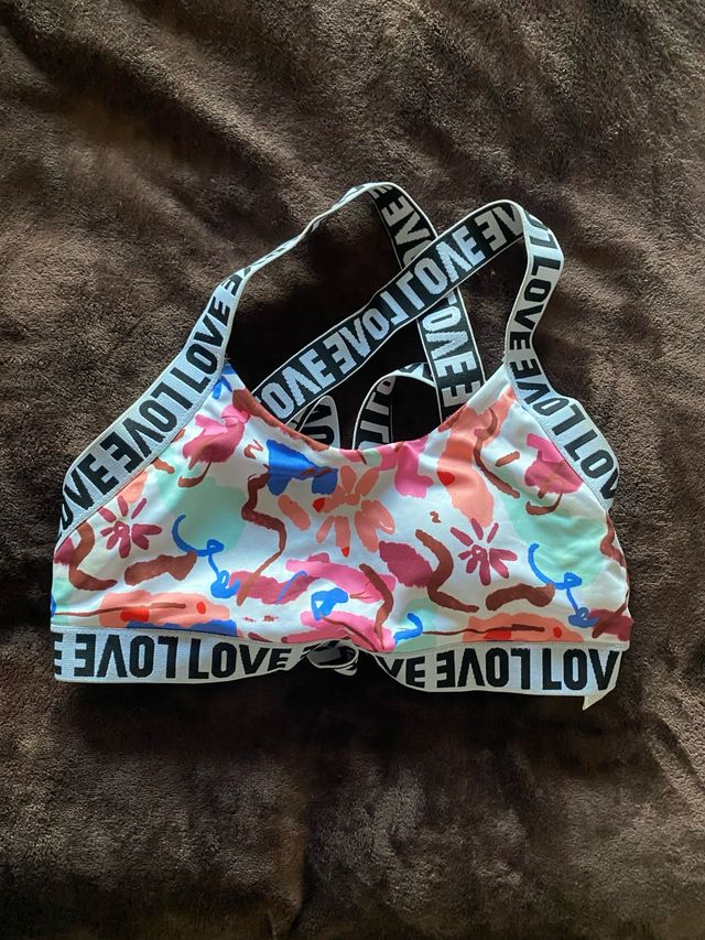 Top deportivo estampado LOVE