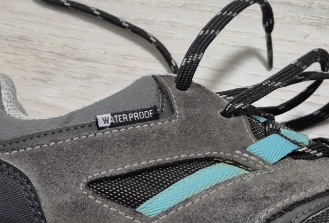 Scarponcini trekking n.39