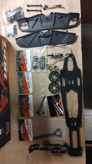 Serpent 989 ricambi vari nuovi e usati