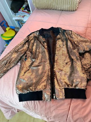 Chaqueta bomber lentejuelas doradas y plateadas