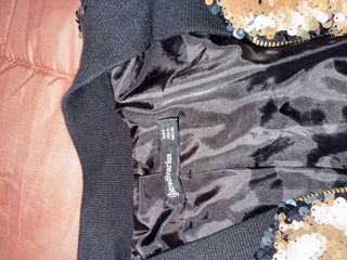 Chaqueta bomber lentejuelas doradas y plateadas