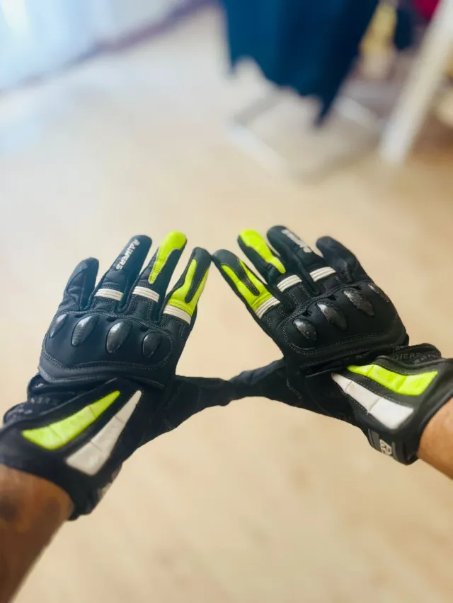 Guanti da moto con protezione