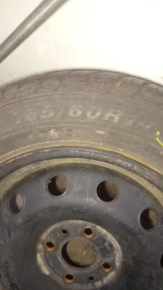 Llanta 185/60R14  Remato