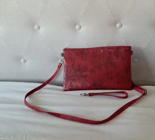 Bolso de mano y bandolera rojo