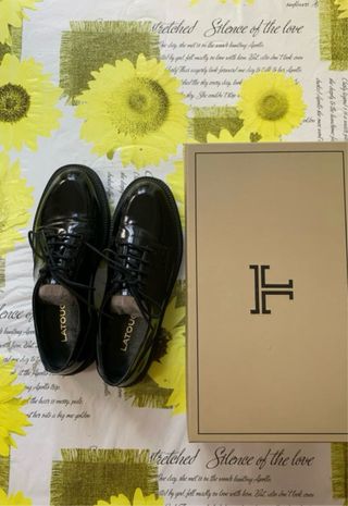 Zapatos charol negros Latouche