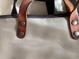 Mochila Daniel Chong gris, azul y amarilla