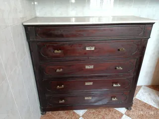 Cómoda antigua madera caoba y mármol