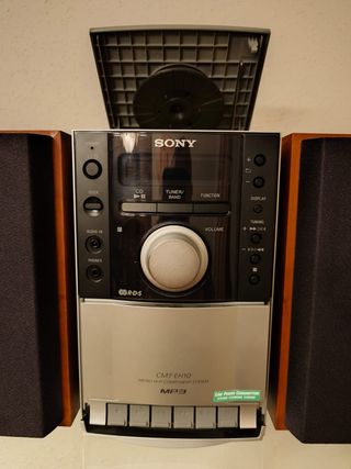 Mini cadena Sony Radio CD Cassette