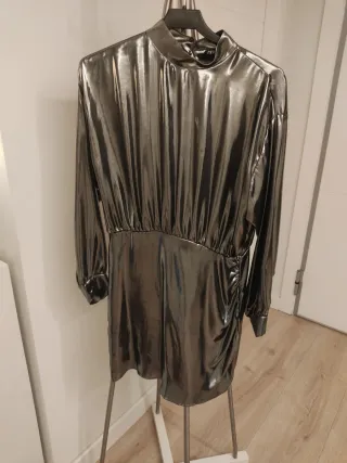 Vestido fiesta Zara plateado talla S