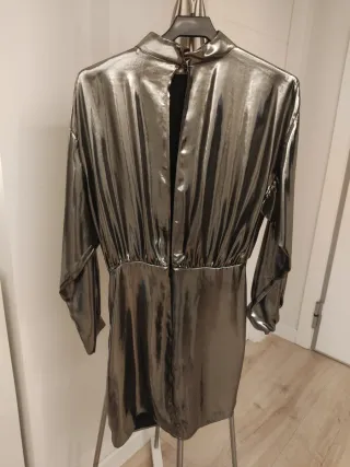 Vestido fiesta Zara plateado talla S