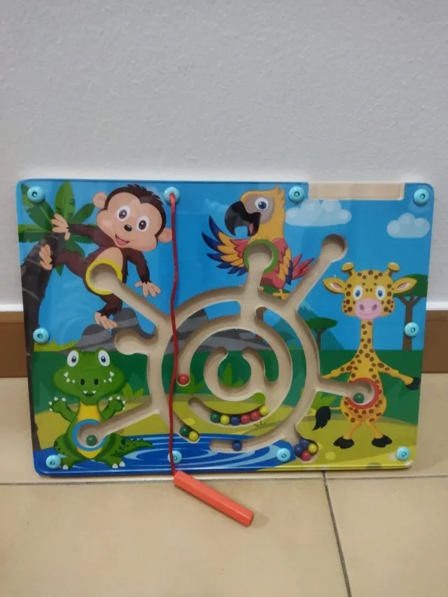 Tablero de actividades de madera